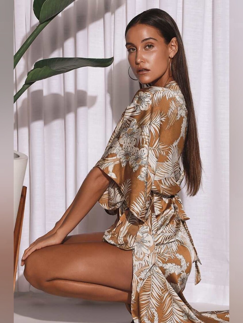 NWT Lulus Take A Holiday Satin Kimono Dress